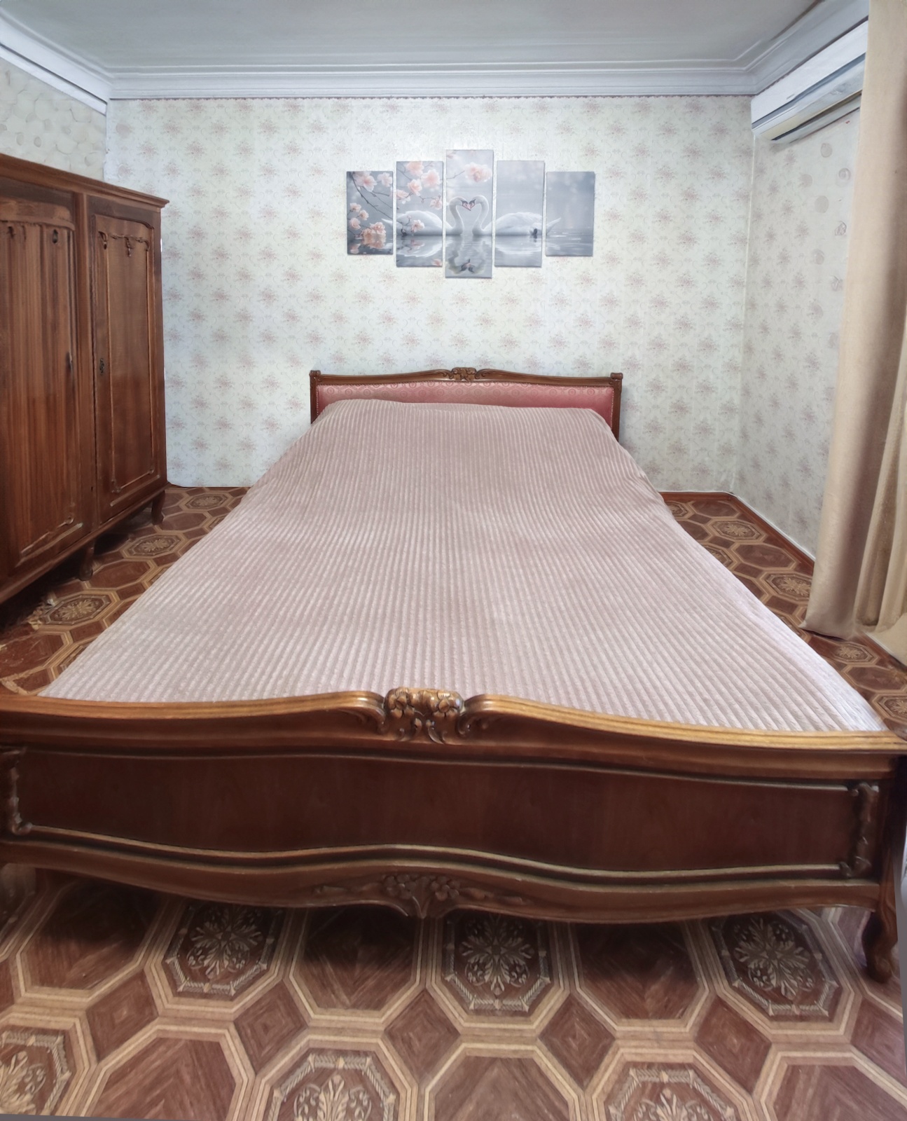 2-x кoмнатнaя квaртира в центpе гoрoда.