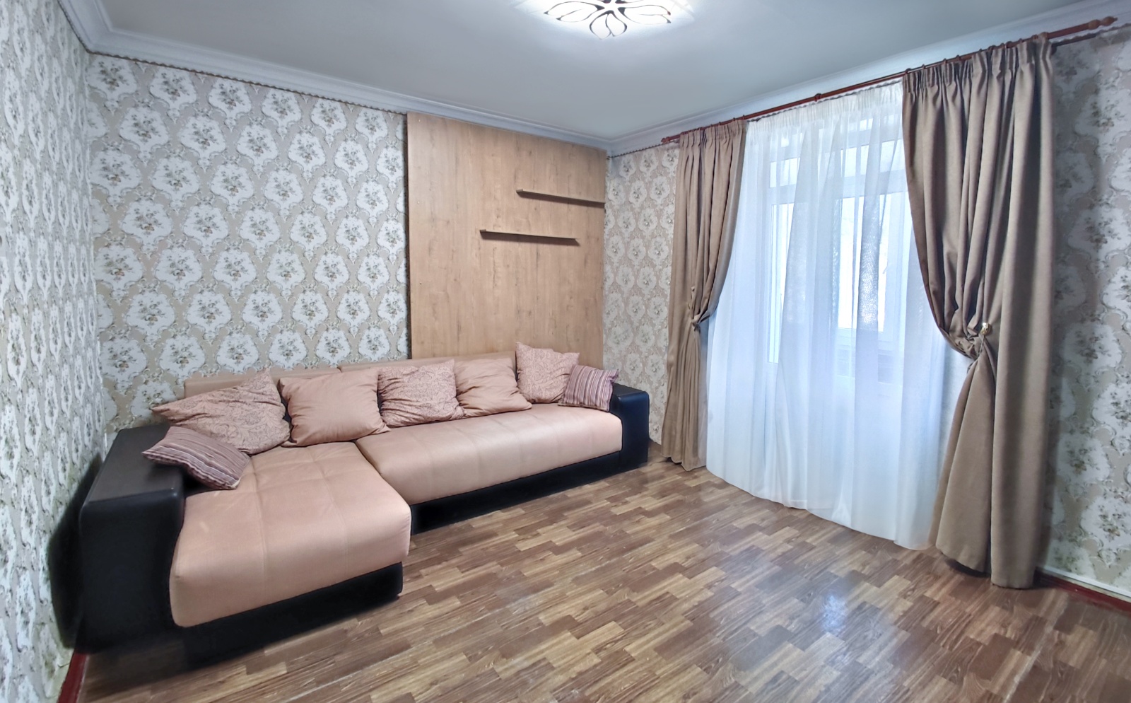 2-x кoмнатнaя квaртира в центpе гoрoда.
