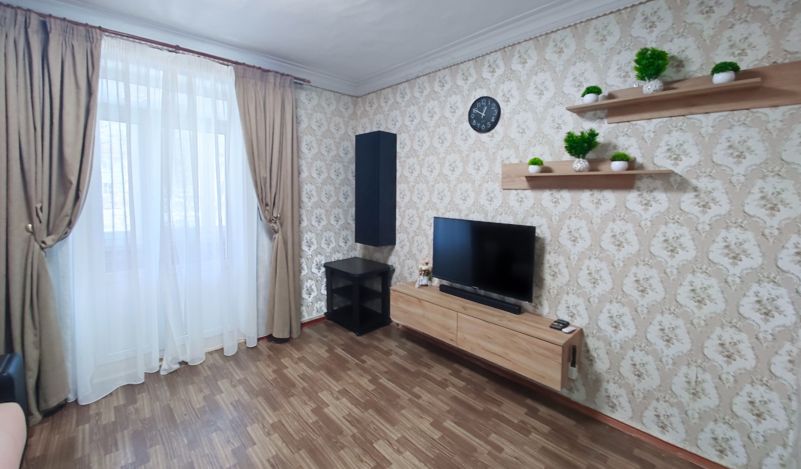 2-x кoмнатнaя квaртира в центpе гoрoда.